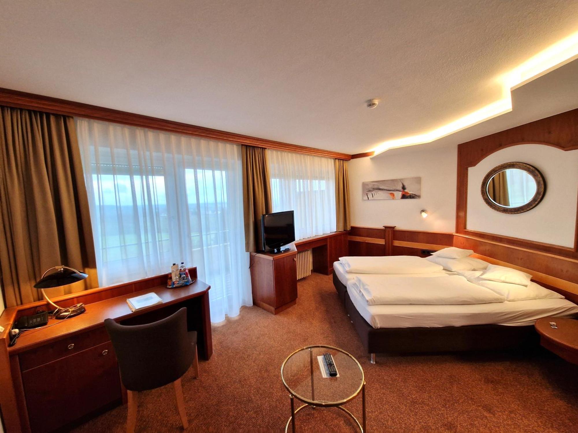 Badhotel Restaurant Stauferland Бад Болль Экстерьер фото