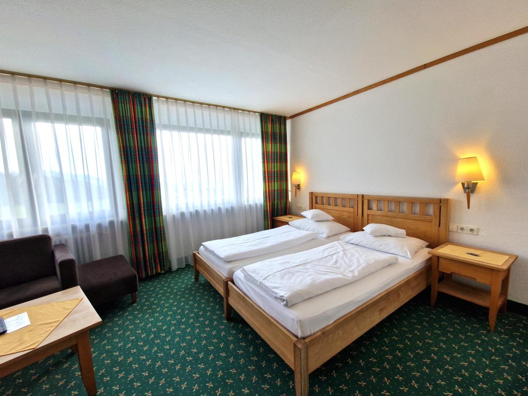 Badhotel Restaurant Stauferland Бад Болль Экстерьер фото