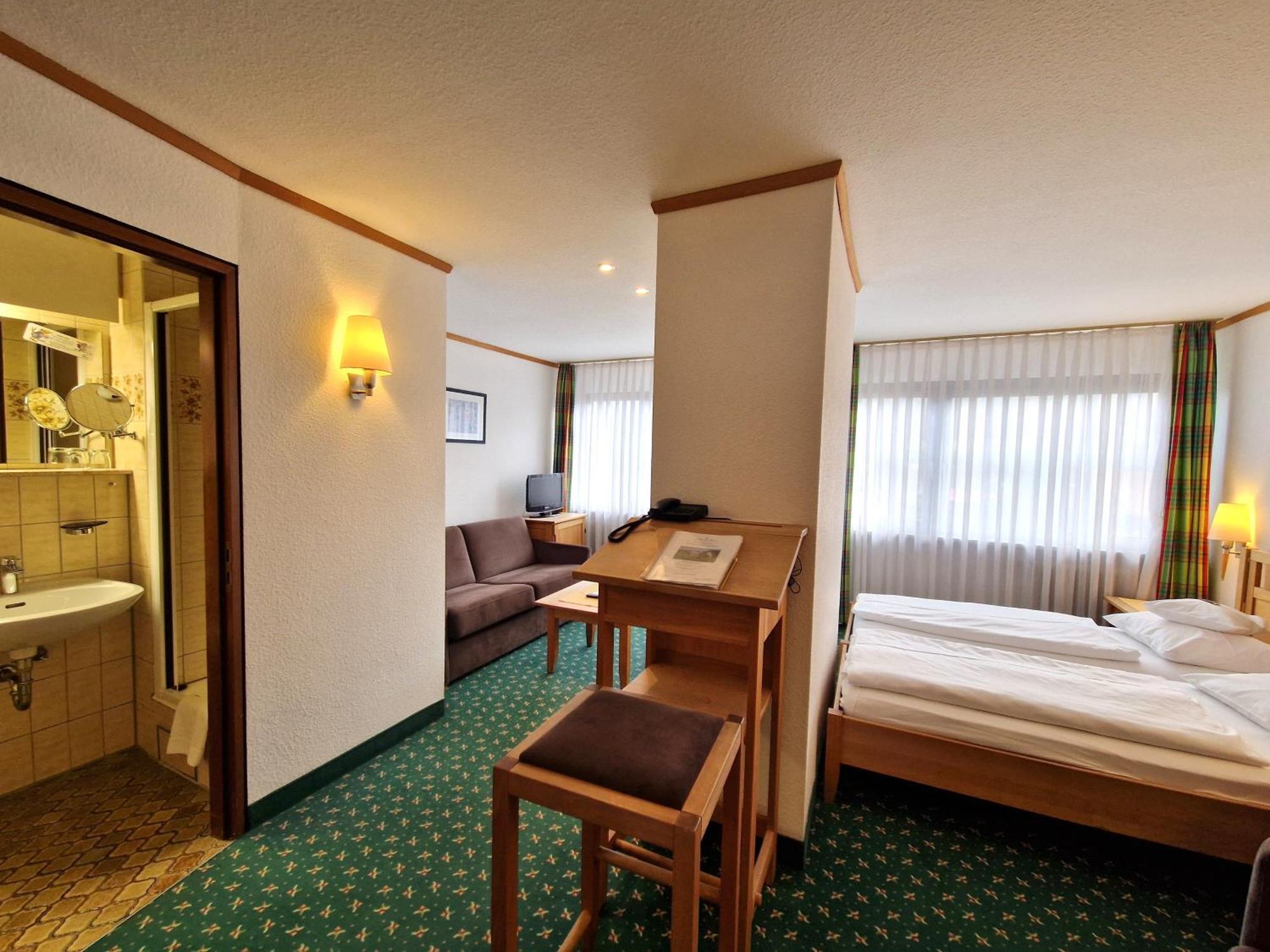 Badhotel Restaurant Stauferland Бад Болль Экстерьер фото