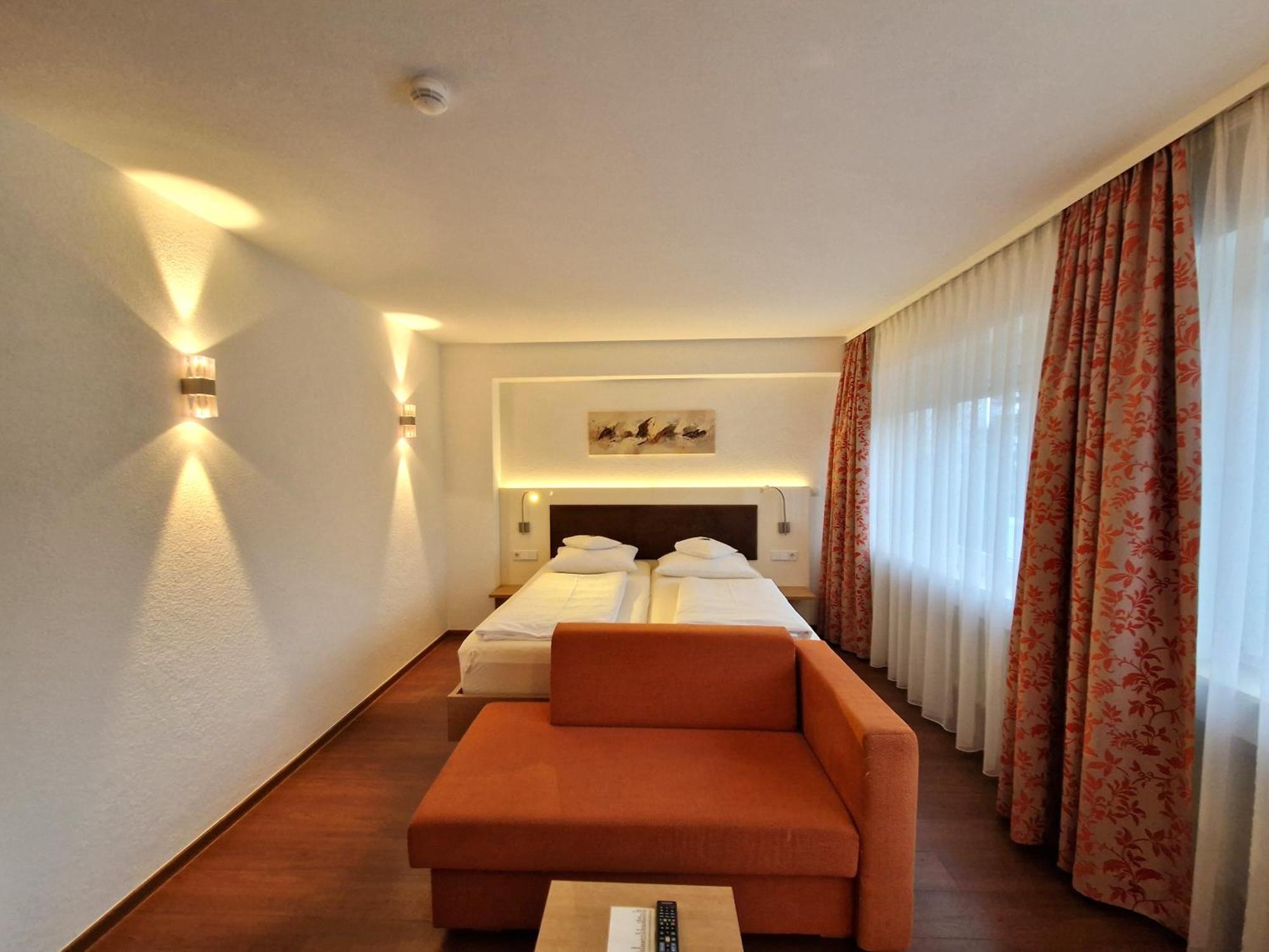 Badhotel Restaurant Stauferland Бад Болль Экстерьер фото